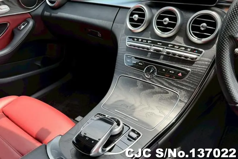 Mercedes Benz C Class in White for Sale Image 17
