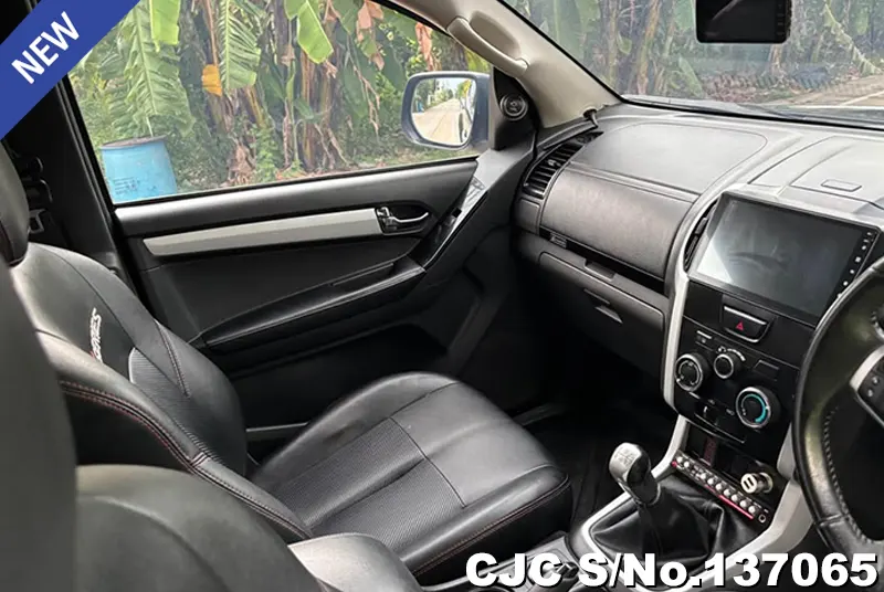 Isuzu D-Max in Black for Sale Image 14