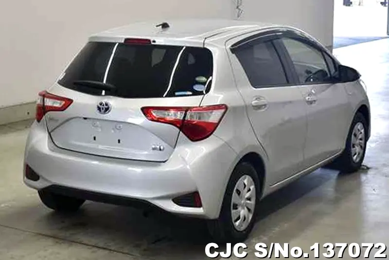 Toyota Vitz in Silver for Sale Image 2