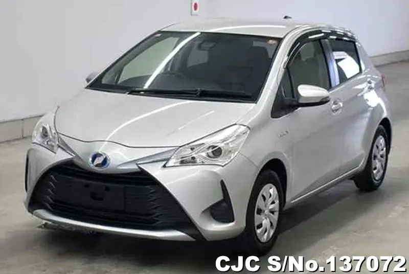 Toyota Vitz in Silver for Sale Image 3