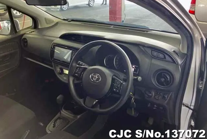 Toyota Vitz in Silver for Sale Image 4