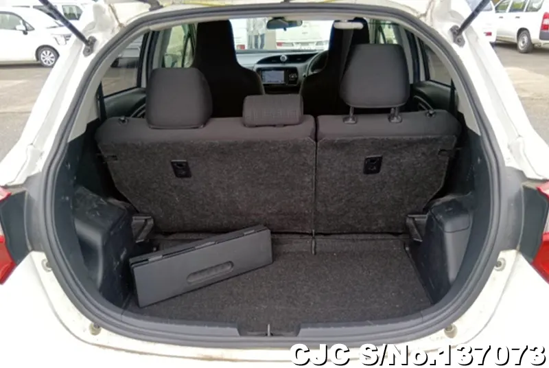 Toyota Vitz in White for Sale Image 2