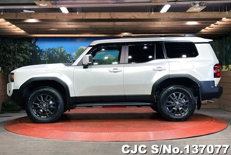 Toyota Land Cruiser 250 in Pearl for Sale Image 7