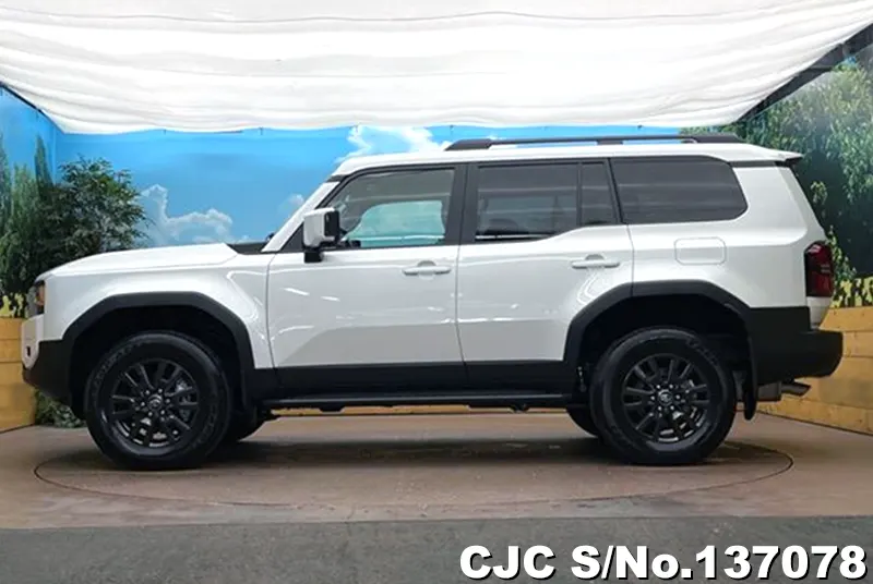 Toyota Land Cruiser 250 in Pearl for Sale Image 7