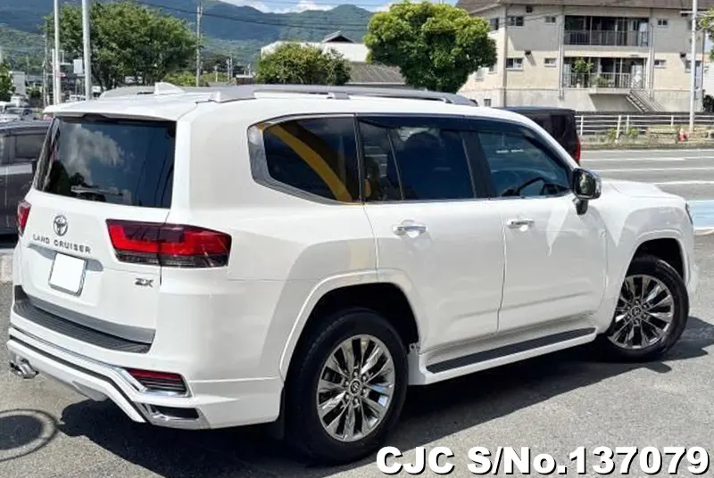 Toyota Land Cruiser in Pearl for Sale Image 2