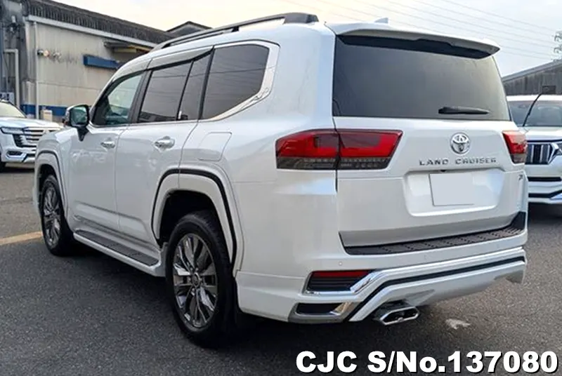 Toyota Land Cruiser in White for Sale Image 1