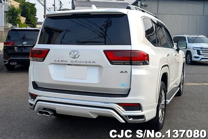 Toyota Land Cruiser in White for Sale Image 2