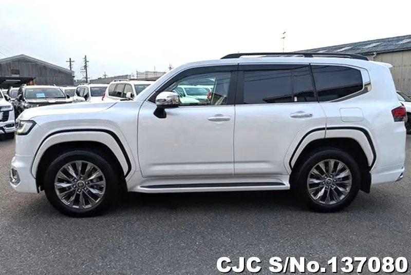 Toyota Land Cruiser in White for Sale Image 5