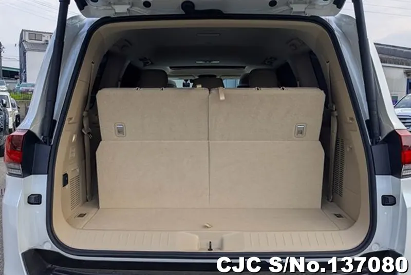 Toyota Land Cruiser in White for Sale Image 6