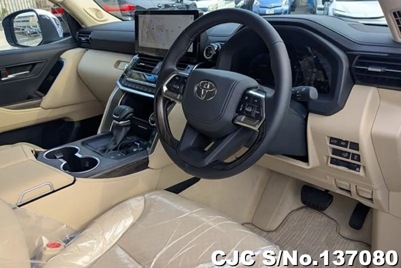 Toyota Land Cruiser in White for Sale Image 8