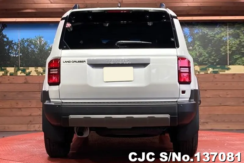 Toyota Land Cruiser 250 in Pearl for Sale Image 5