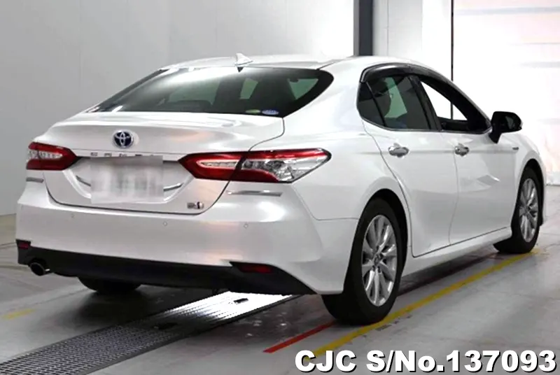 Toyota Camry in White for Sale Image 2