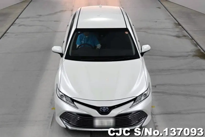 Toyota Camry in White for Sale Image 4