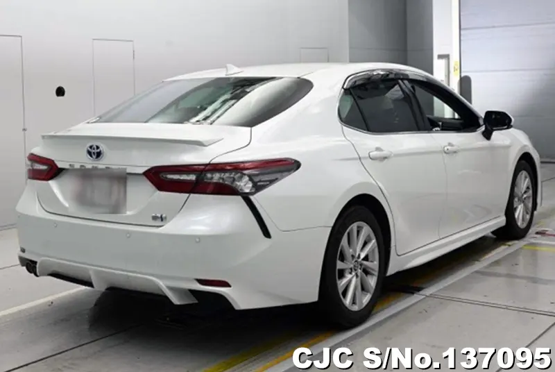 Toyota Camry in White for Sale Image 2