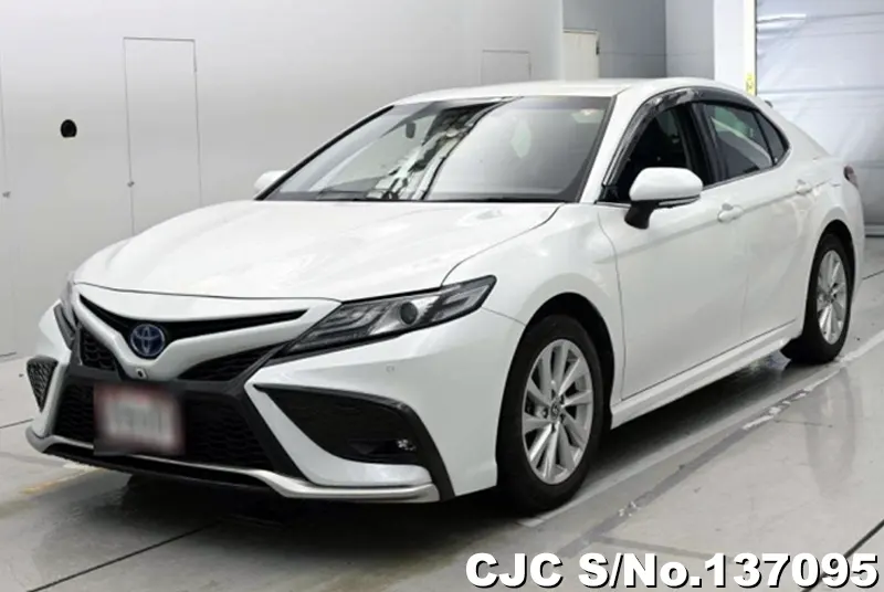 Toyota Camry in White for Sale Image 3