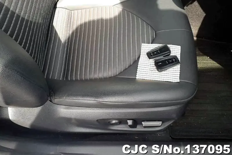 Toyota Camry in White for Sale Image 9