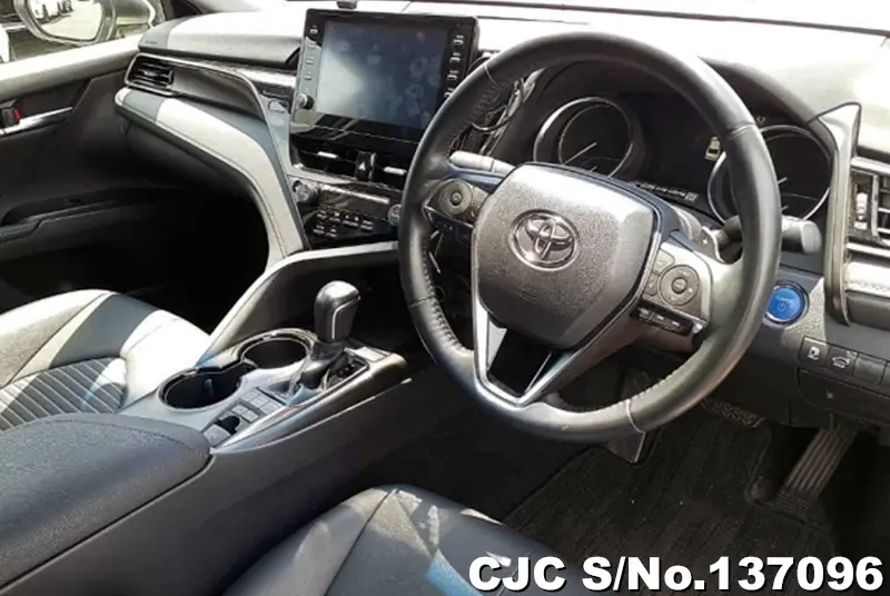 Toyota Camry in White for Sale Image 6