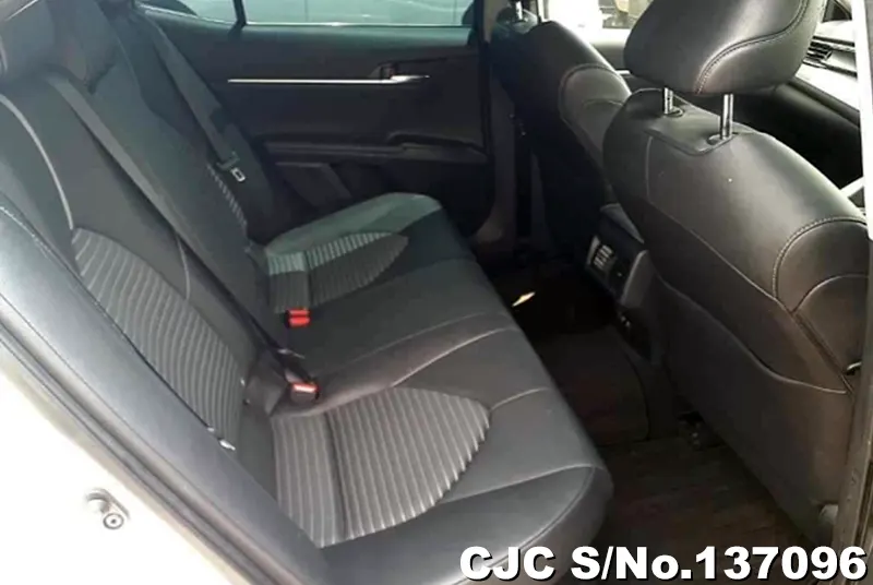 Toyota Camry in White for Sale Image 8