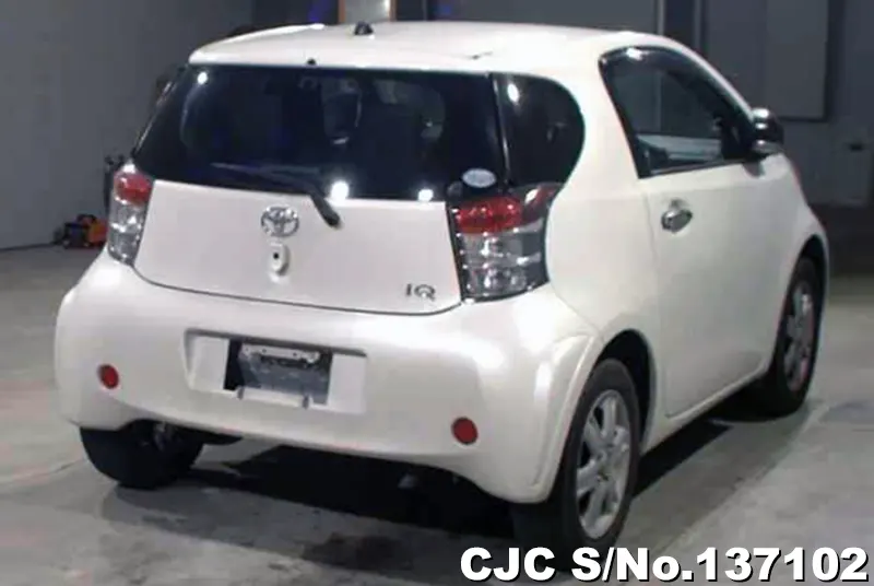 Toyota IQ in Pearl White for Sale Image 2