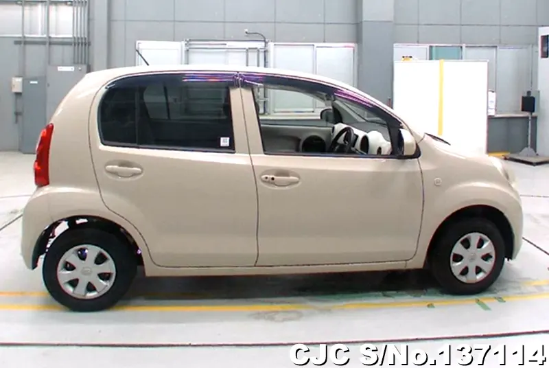 Toyota Passo in Beige for Sale Image 4