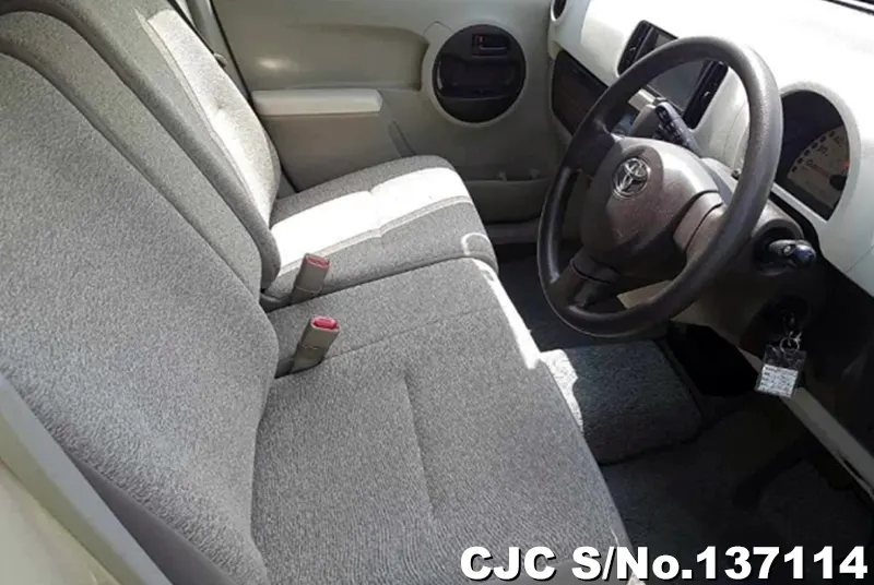 Toyota Passo in Beige for Sale Image 8