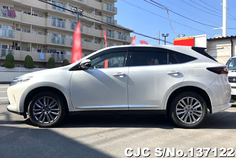 Toyota Harrier in Pearl for Sale Image 6