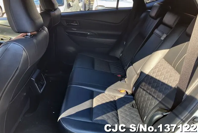 Toyota Harrier in Pearl for Sale Image 13