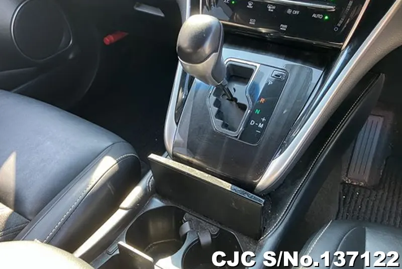 Toyota Harrier in Pearl for Sale Image 16