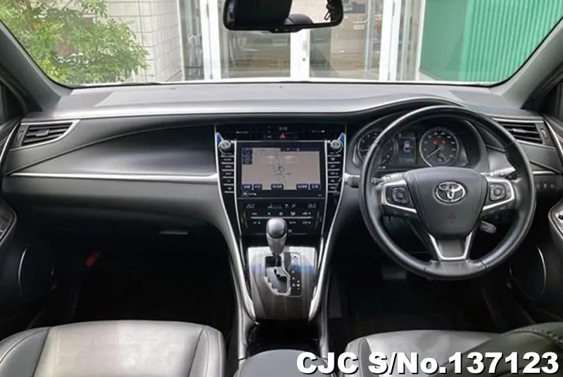 Toyota Harrier in Pearl for Sale Image 2
