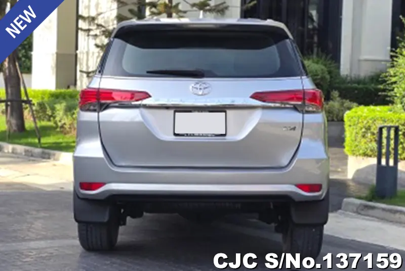 Toyota Fortuner in Gray for Sale Image 3