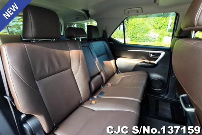 Toyota Fortuner in Gray for Sale Image 8