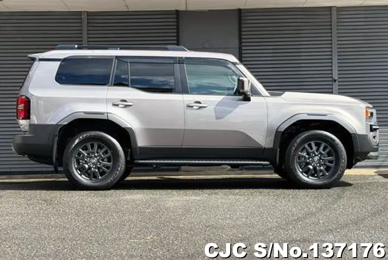 Toyota Land Cruiser 250 in Avant Garde Bronze for Sale Image 5