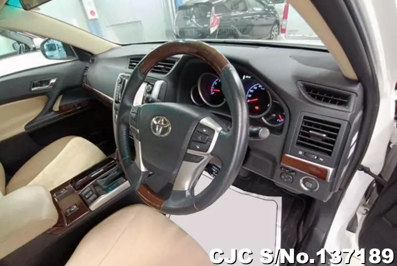Toyota Mark X in White for Sale Image 8