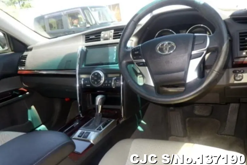 Toyota Mark X in White for Sale Image 4