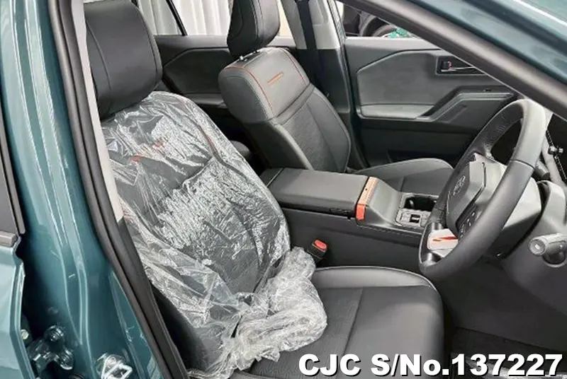 Toyota Rav4 in Green for Sale Image 8