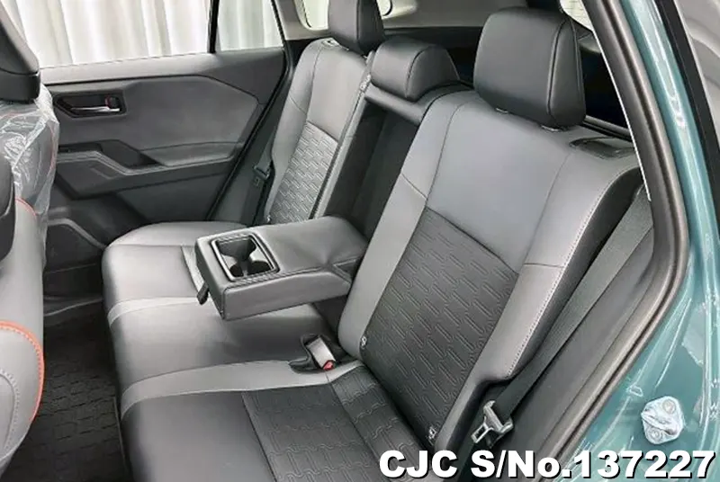 Toyota Rav4 in Green for Sale Image 12