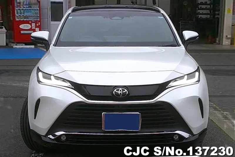Toyota Harrier in Pearl for Sale Image 4