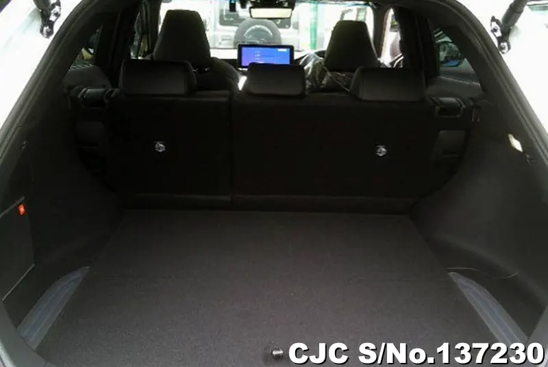 Toyota Harrier in Pearl for Sale Image 8