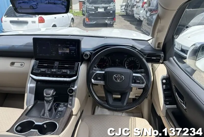 Toyota Land Cruiser in Pearl for Sale Image 9