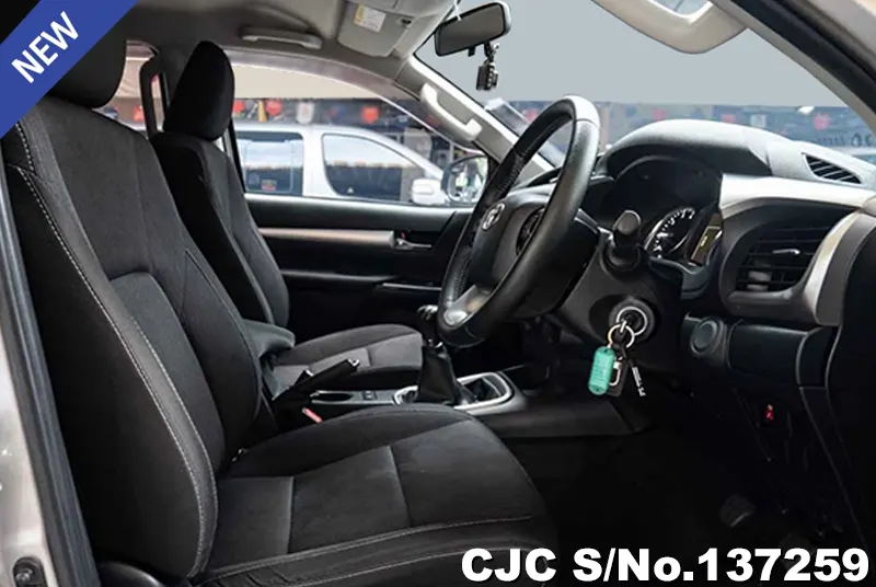 Toyota Hilux in Gray for Sale Image 7