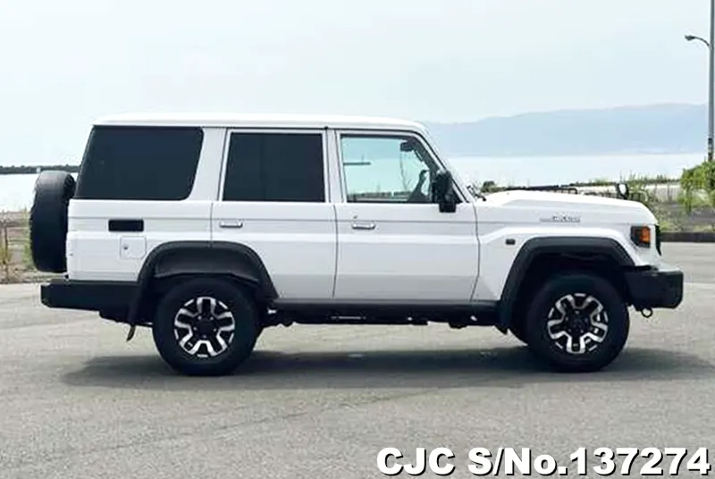 Toyota Land Cruiser in Pearl for Sale Image 6