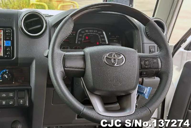 Toyota Land Cruiser in Pearl for Sale Image 12