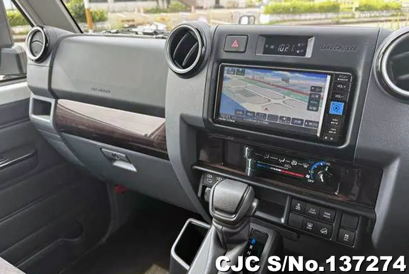 Toyota Land Cruiser in Pearl for Sale Image 15
