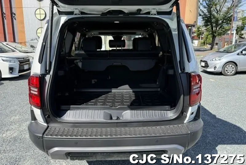 Toyota Land Cruiser 250 in Pearl for Sale Image 6