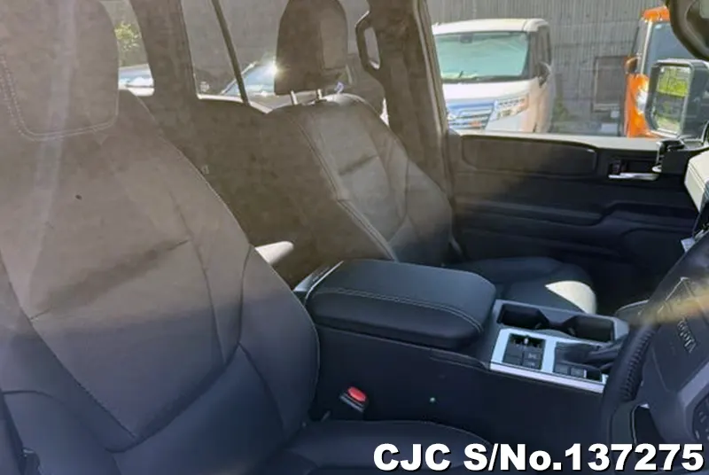 Toyota Land Cruiser 250 in Pearl for Sale Image 8