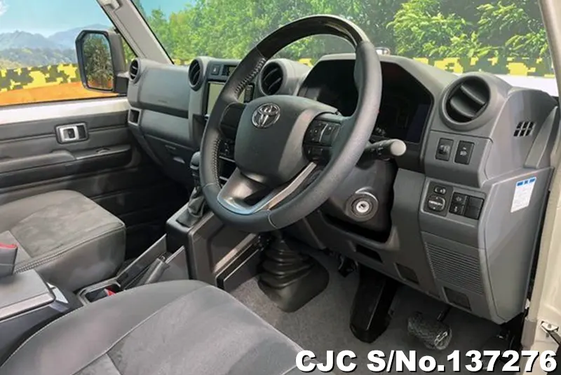 Toyota Land Cruiser in White for Sale Image 4