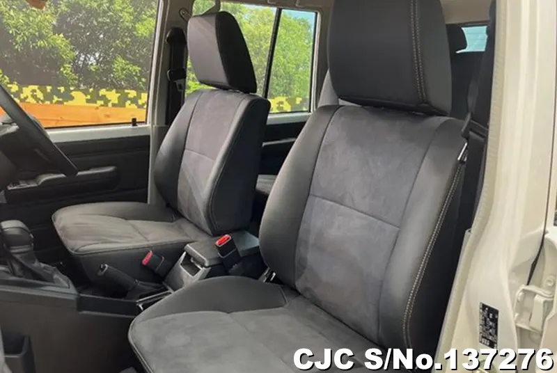 Toyota Land Cruiser in White for Sale Image 7