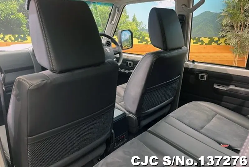 Toyota Land Cruiser in White for Sale Image 9