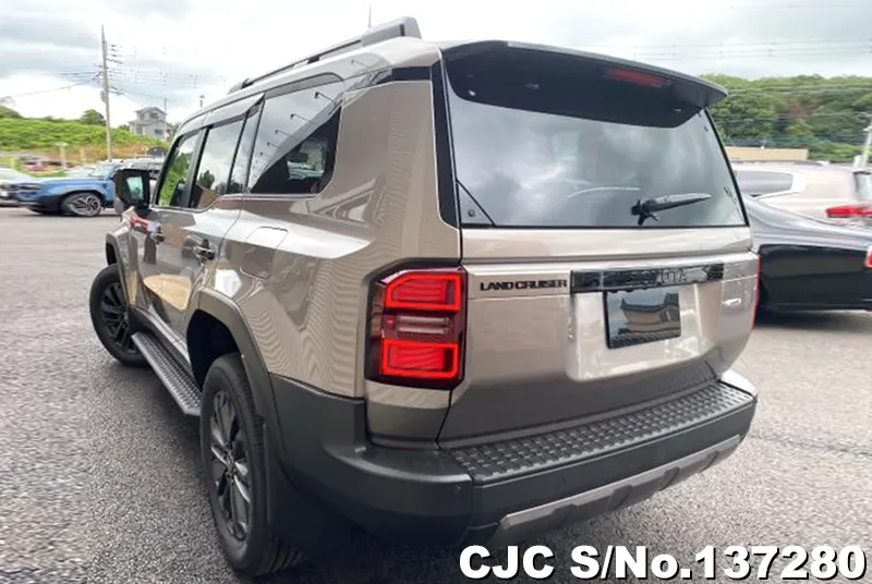 Toyota Land Cruiser 250 in Gray for Sale Image 1
