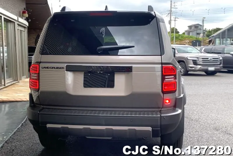 Toyota Land Cruiser 250 in Gray for Sale Image 5